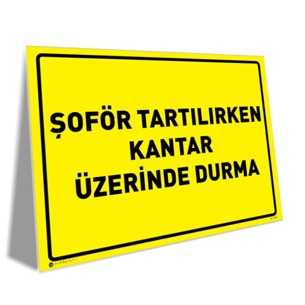 Şoför Tartılırken Kantar Üzerinde Durma