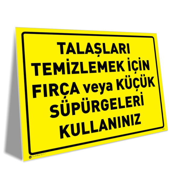 Talaşları Temizlemek İçin Fırça veya Küçük Süpürgeleri Kullanınız