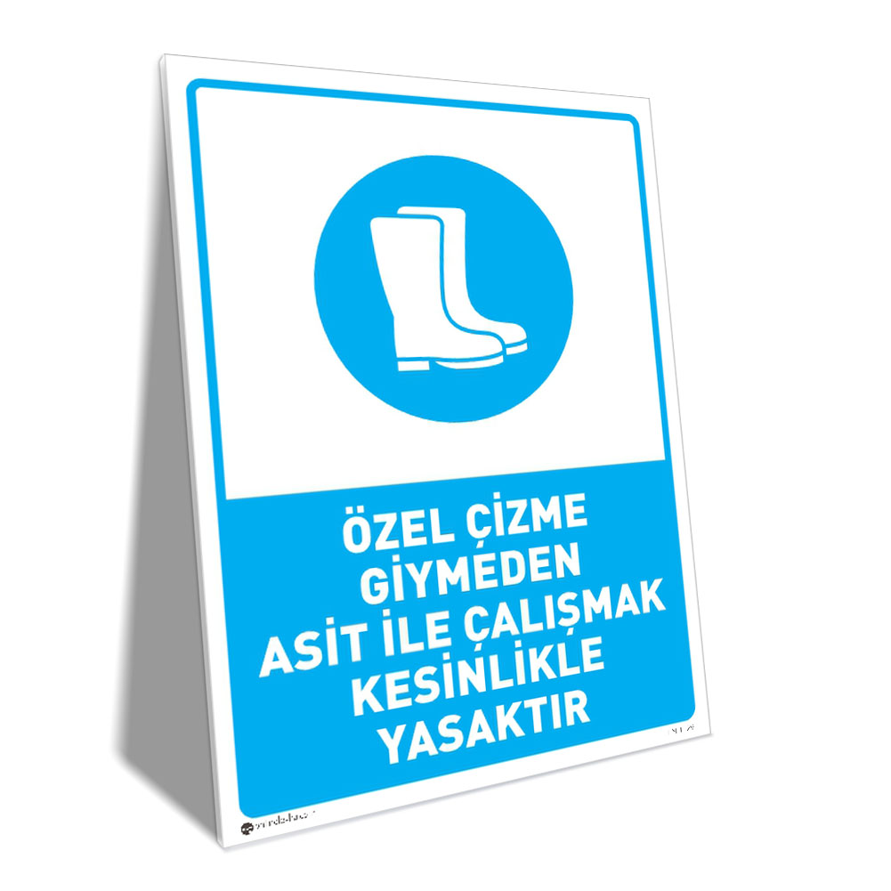 Özel Çizme Giymeden Asit İle Çalışmak Kesinlikle Yasaktır Blue-and-white safety sign with a boot icon; Turkish text reads: 'Özel çizme giymeden asit ile çalışmak kesinlikle yasaktır'