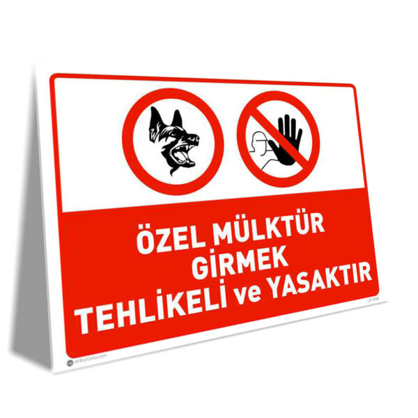 Özel mülk, giriş tehlikeli ve yasaktır; köpek ve el yasağı simgelerle belirtilmiş bir uyarı tabelası